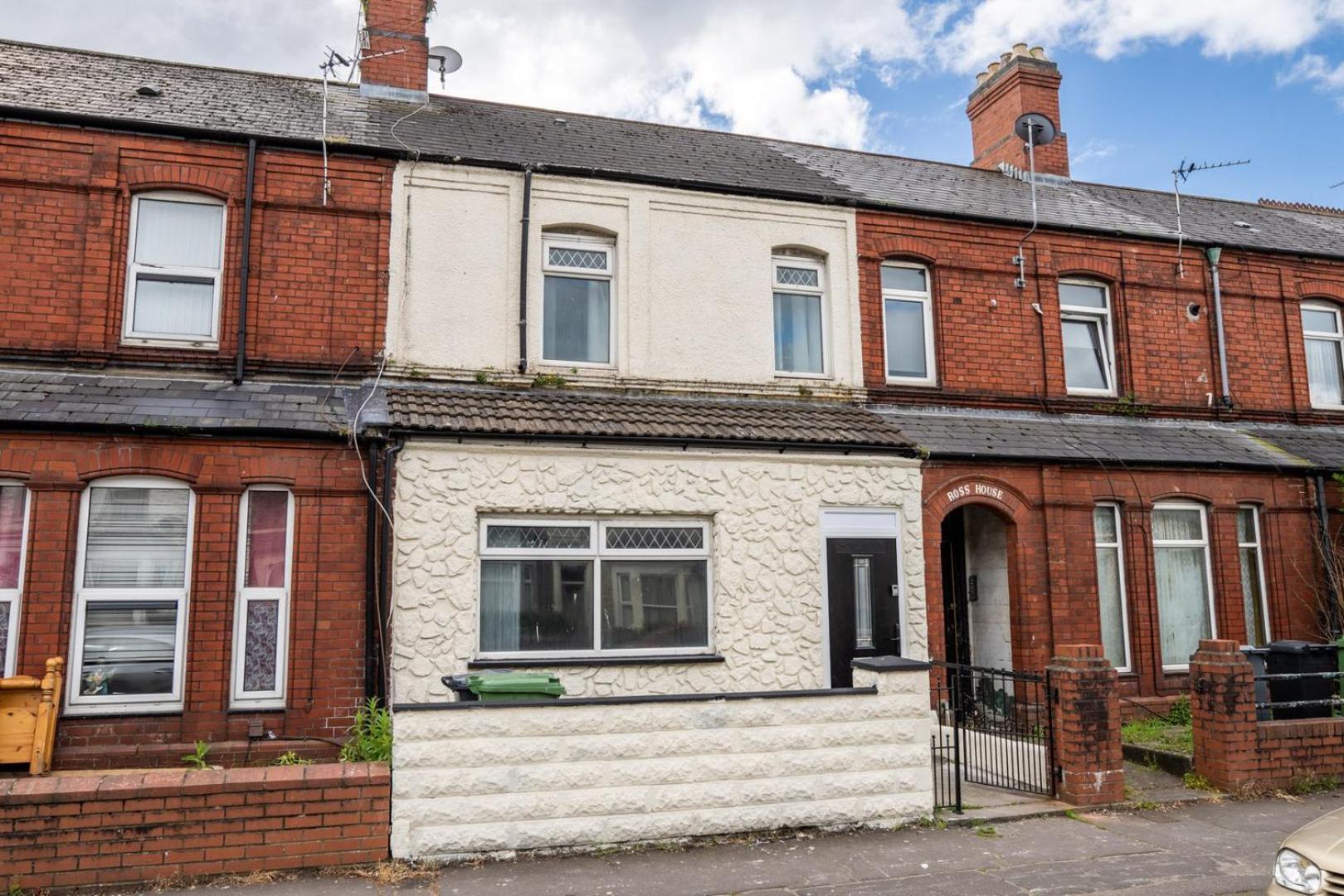 Spacious 4-Bedroom Apt | Pool Table Cardiff Exterior photo